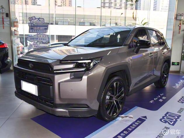 丰田RAV4荣放新款：硬朗外观，3种动力，越野套件+四驱