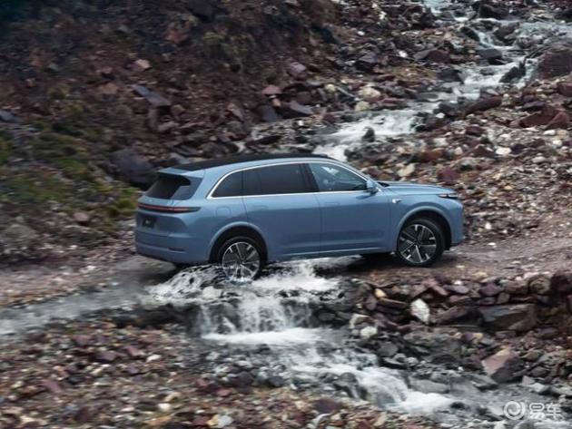 两款车,给明年新能源车市定调了!30万以上纯电车,绝大多数要凉