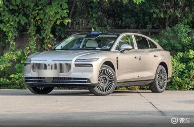 岚图追光L,非鸿蒙智行车却配鸿蒙座舱,挺有意思的