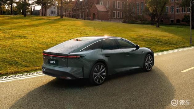 年末换车首选：广汽丰田铂智7，一步到位家轿新标杆