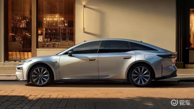 年末换车首选：广汽丰田铂智7，一步到位家轿新标杆