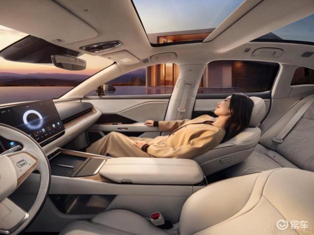 年末换车首选：广汽丰田铂智7，一步到位家轿新标杆