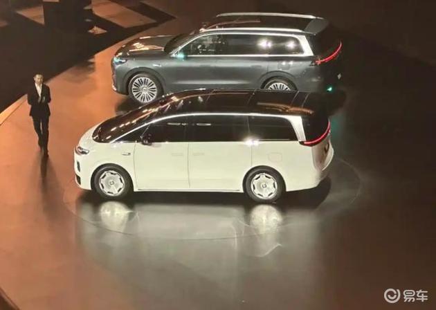 零跑D99亮相，大空间MPV