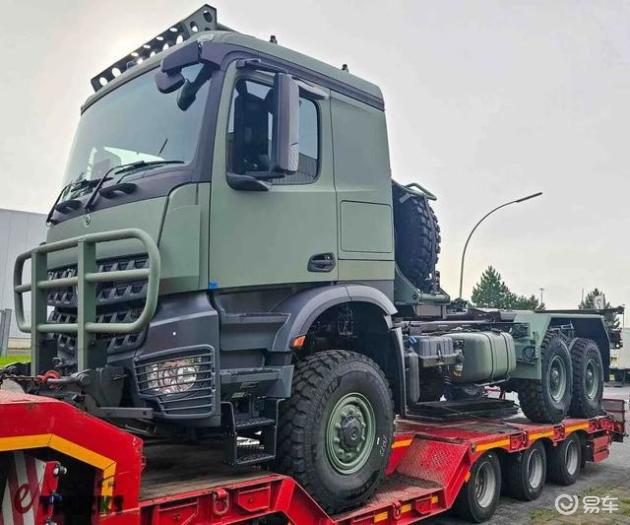 民用卡车爆改军用卡车，实拍奔驰Arocs 6×6军卡带你好好看看