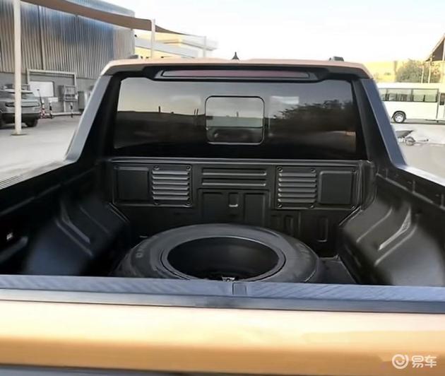 奇瑞新硬派皮卡捷途纵横700亮相,前卫造型,或配四电机