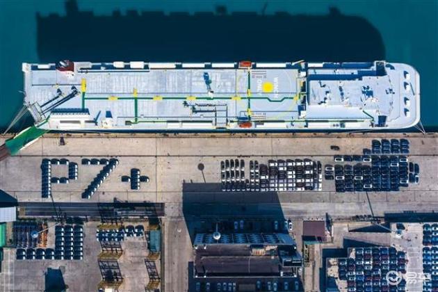 新款小鹏P7+全球18国同步启运，开启海外大规模发运新篇章