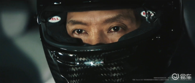 雷军晒自驾小米SU7漂移视频，画面超燃，警示勿模仿