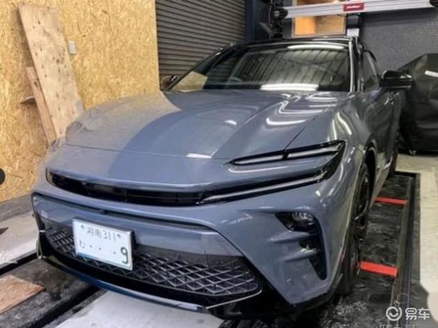 丰田新皇冠四驱运动轿车，华丽登场