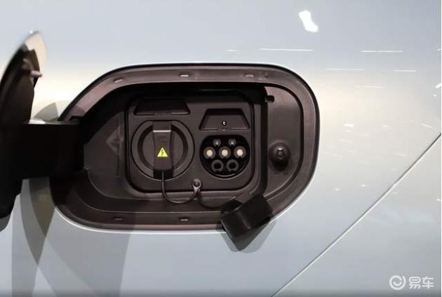 小鹏MONA M03 vs 长安启源A06:顶配次顶配对比