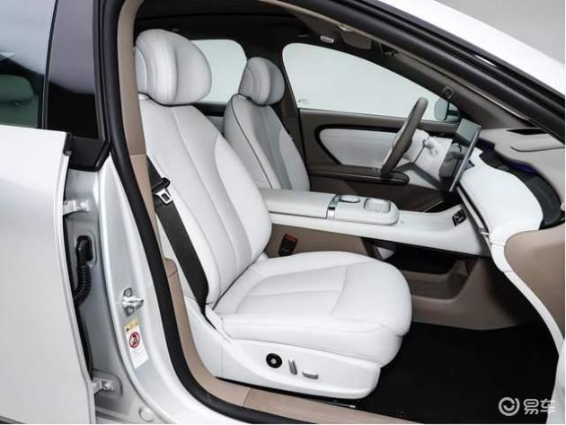 小鹏MONA M03 vs 长安启源A06:顶配次顶配对比