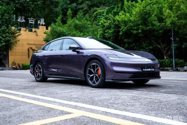 小鹏MONA M03 vs 长安启源A06:顶配次顶配对比