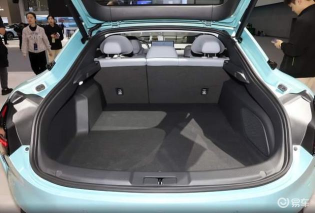 小鹏MONA M03 vs 长安启源A06:顶配次顶配对比