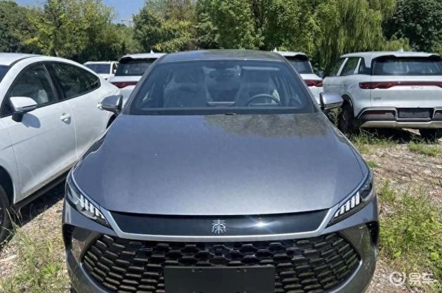 比亚迪秦PLUS对吉利银河L6：2.6K预算家用车混动推荐