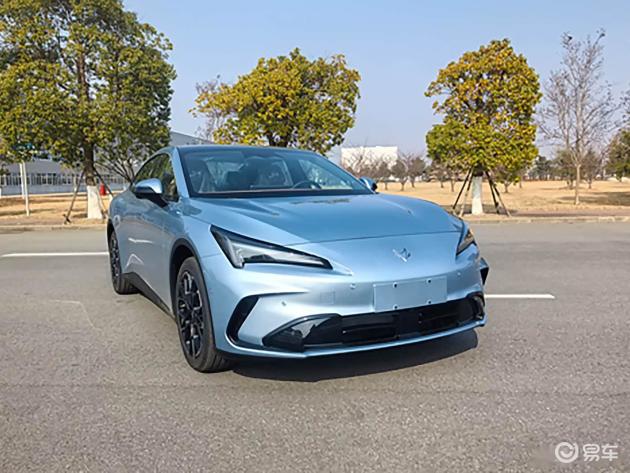 新款极狐阿尔法S前脸微调，官图首发，设计小升级