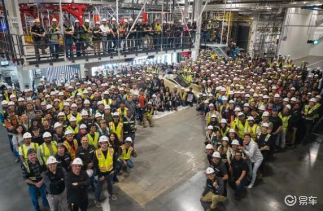 方向盘消失！特斯拉Cybercab正式下线