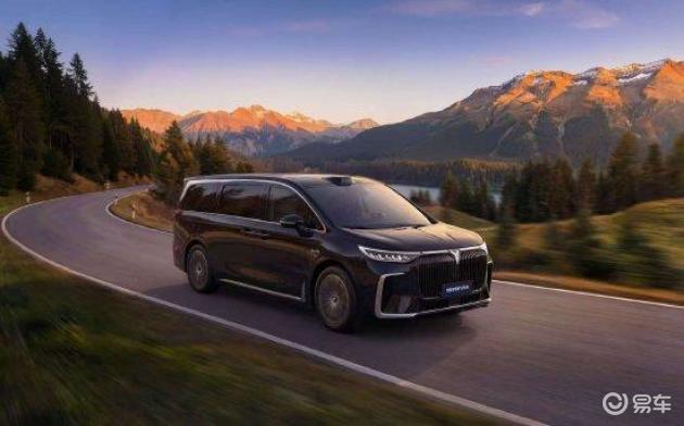 岚图梦想家冠军版预售价31.99万，配华为智驾