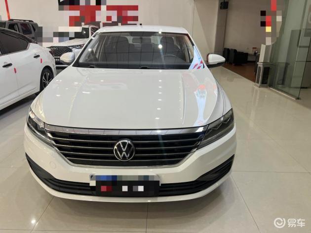 大众朗逸对决国产神车：12万元预算，您还会为“VW”车标买单吗？