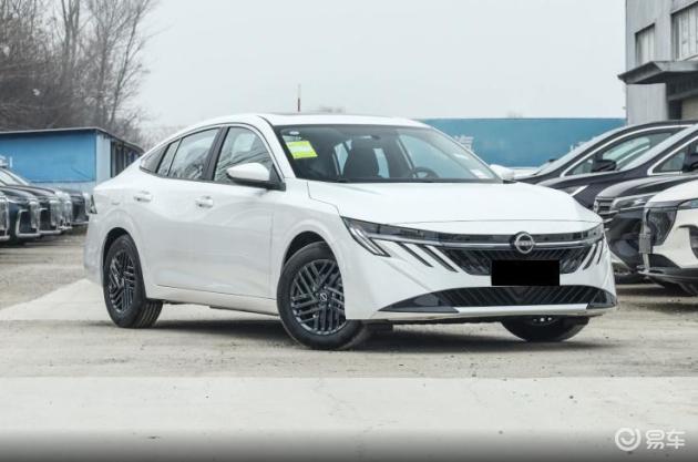 性格迥异，轩逸、朗逸双车驾驶体验对比，谁更懂年轻家庭？