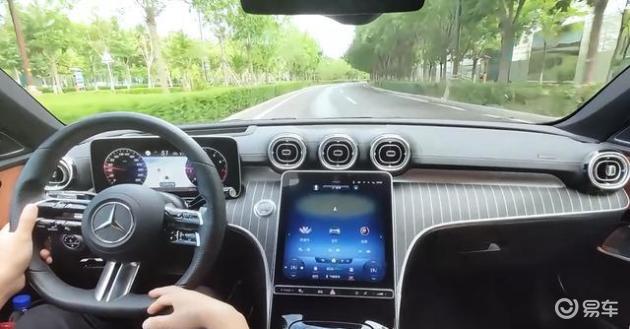 开惯了小米SU7，再试驾朋友的奔驰C级，实际测试对比后，差距显而易见！