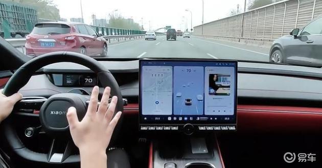 开惯了小米SU7，再试驾朋友的奔驰C级，实际测试对比后，差距显而易见！