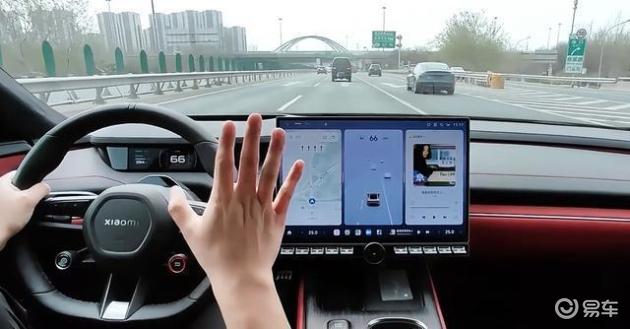 开惯了小米SU7，再试驾朋友的奔驰C级，实际测试对比后，差距显而易见！