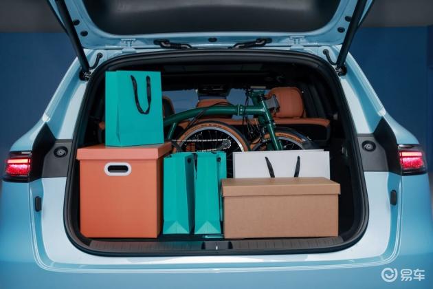 问界M6初体验：这台新锐智慧SUV究竟意在吸引何人