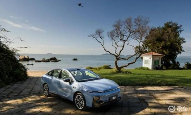 十万级纯电对比：零跑B01与吉利星愿，家用代步如何选择不踩坑