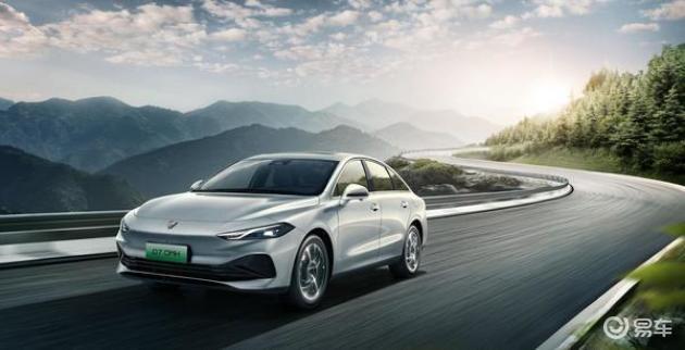 荣威与比亚迪中级混动较量升级，2026最新优惠来袭，续航与油耗双重优化惠及民众