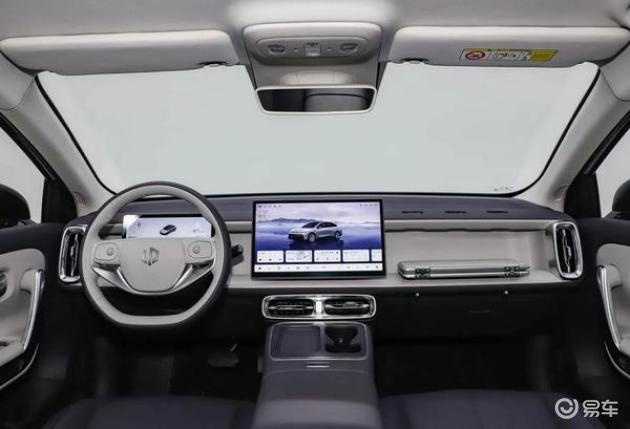 十万级纯电对比：零跑B01与吉利星愿，家用代步如何选择不踩坑