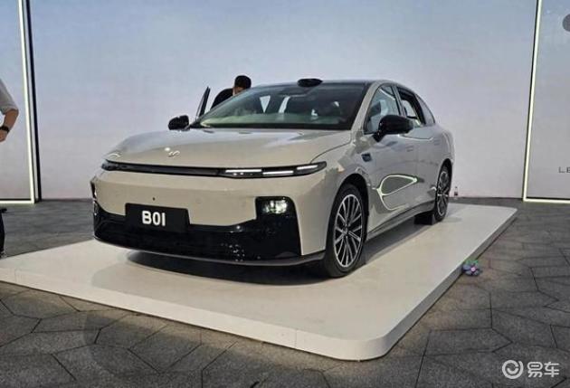 十万级纯电对比：零跑B01与吉利星愿，家用代步如何选择不踩坑
