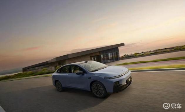 十万级纯电对比：零跑B01与吉利星愿，家用代步如何选择不踩坑