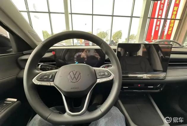 到店实拍大众朗逸，入门价降至6万多，动力充沛油耗更低，如何选择？