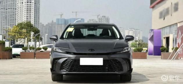 12.88万元起,轴距2870毫米,丰田亚洲龙与凯美瑞仅差45毫米,如何选择?