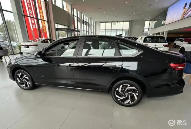 到店实拍大众朗逸，入门价降至6万多，动力充沛油耗更低，如何选择？