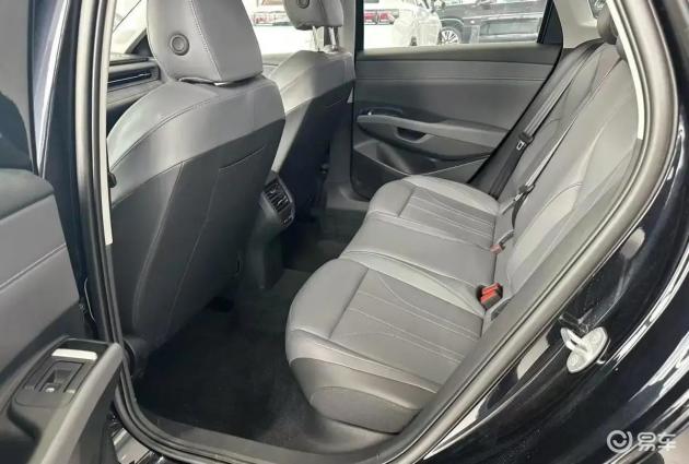 到店实拍大众朗逸，入门价降至6万多，动力充沛油耗更低，如何选择？