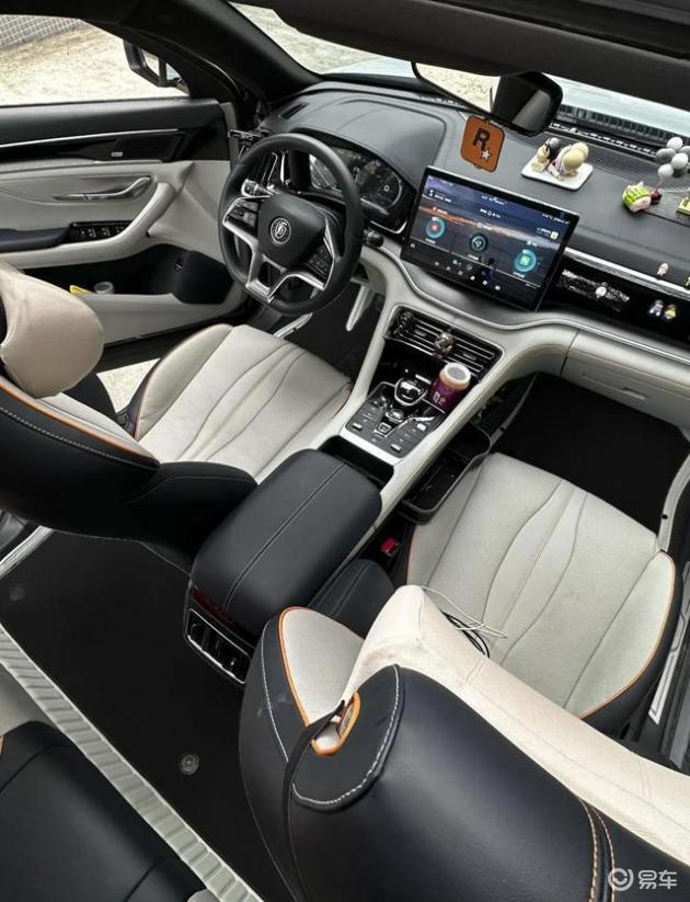 RAV4混动版与国产混动车型对比：15万级SUV，谁是“节”之王？