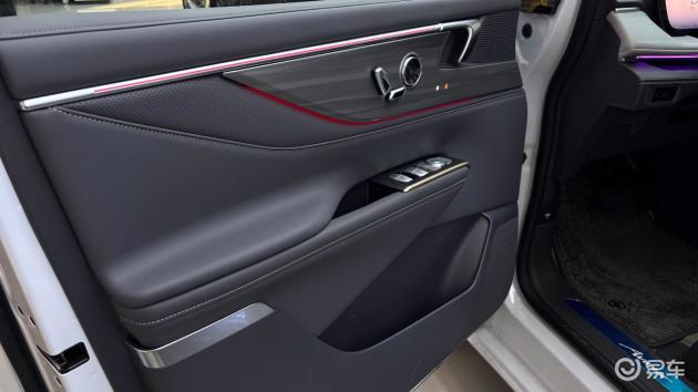 济南别克 GL8 改装实拍：酒红内饰打造豪华商务舱