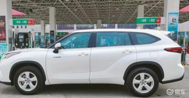 还在迷信汉兰达？起步迟缓，对比途昂的油耗后，顿感购买时机失当