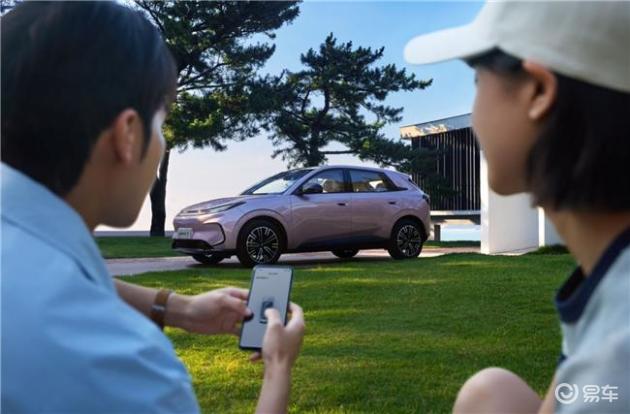 8万纯电SUV巅峰对决：极狐T1与零跑A10谁更适配家用？