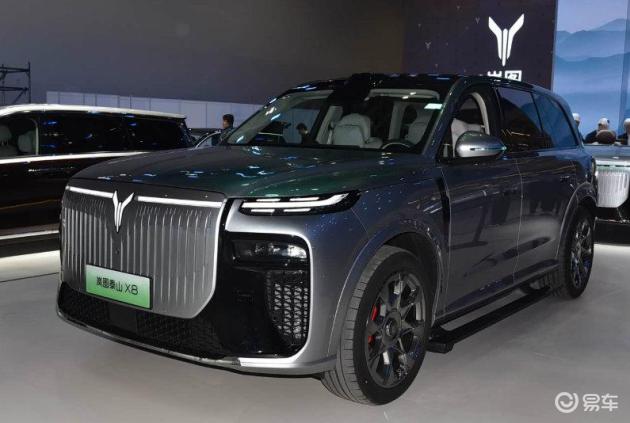 岚图泰山X8对比魏牌V9X，旗舰混战，谁在堆料谁在定义？