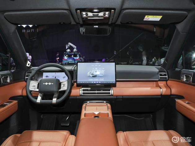 方程豹中大型SUV!起售价不足18万,提供插电混动和纯电动双动力版本,综合续航里程达1300公里。