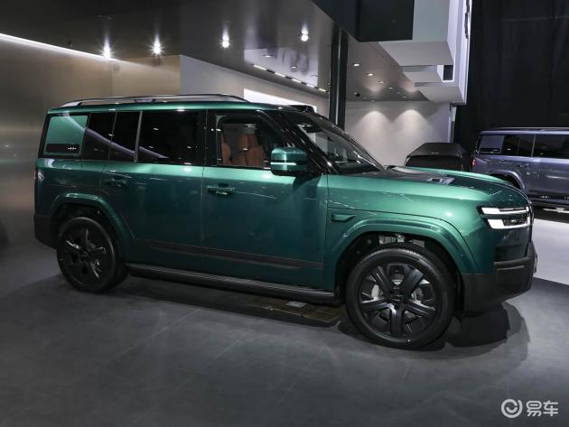 方程豹中大型SUV!起售价不足18万,提供插电混动和纯电动双动力版本,综合续航里程达1300公里。