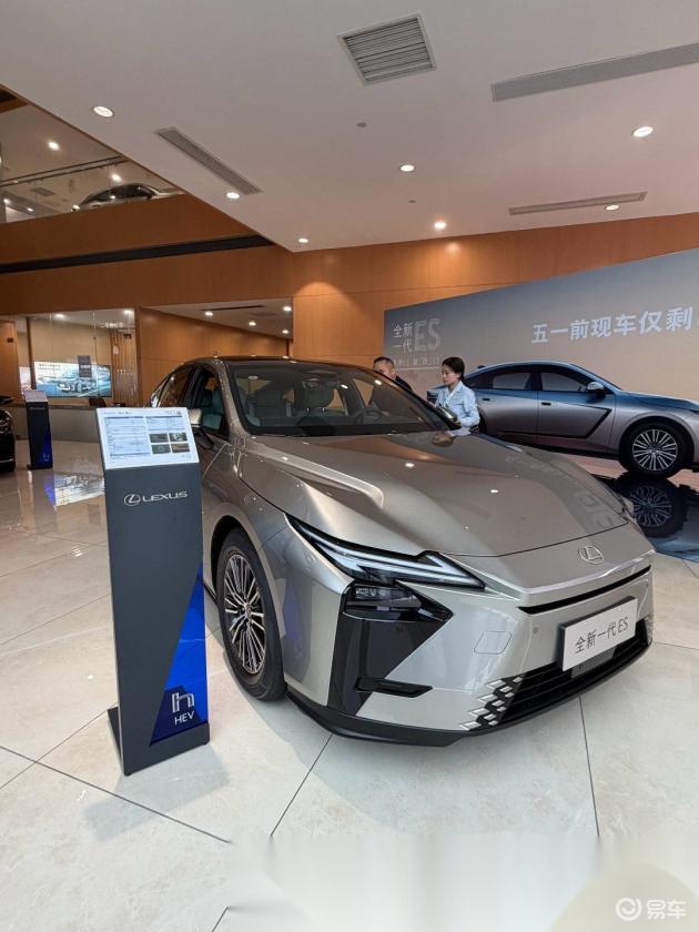 “优雅”与科技的抗衡——对比试驾A6L和ES300h