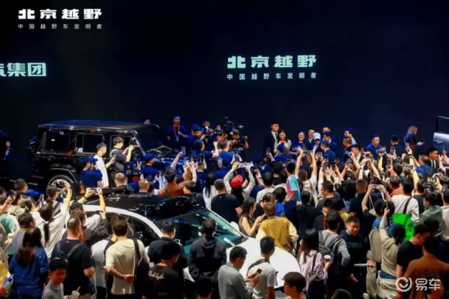 八万元级城市方正造型的BJ30旅行家引发围观，北京越野成为2026北京车展焦点