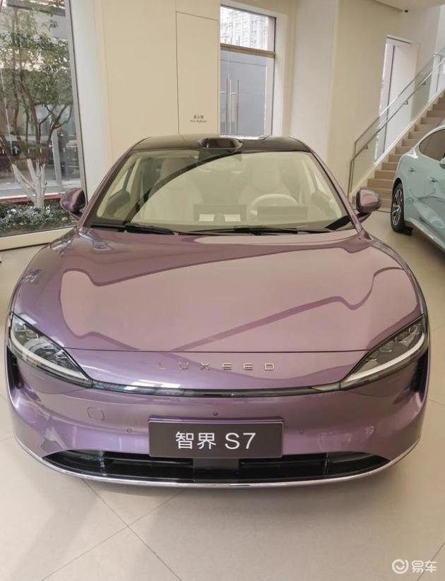 华为“亲兄弟”内斗升级：问界M6与智界S7，谁是您的30万真香车？