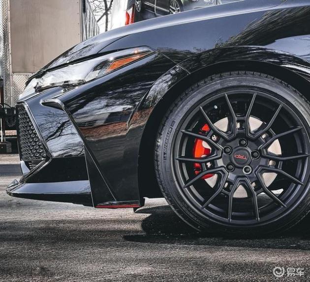 丰田亚洲龙trd实拍外观非常运动搭载35l的v6动力