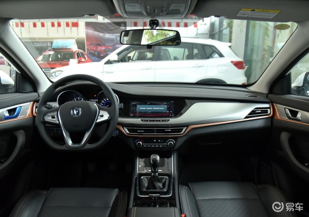 全新长安逸动xt16动力油耗6升落地7万比帝豪还帅气