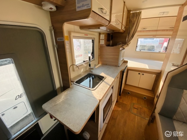 绅度玩家北极熊房车最具性价比的依维柯c型