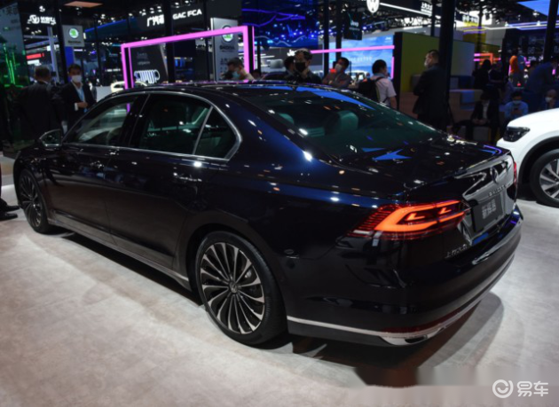 带字母 的大众 车长5 1m 电吸门 车载冰箱 车标上都是led灯 易车