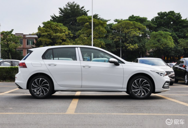 大众高尔夫在国内市场中也一直非常受欢迎,在15万以内的两厢车中,很少